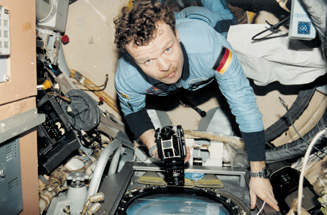 Reinhold Ewald flog vom 10. Februar bis 2. März 1997 zur Raumstation MIR. 
Bild: DLR