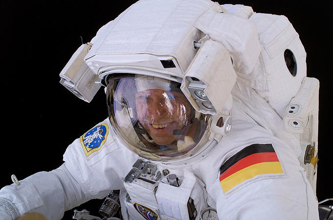 Thomas Reiter war zwei Mal zu Langzeit-Missionen im Weltraum. Beide Flüge dauerten jeweils rund sechs Monate. 
Bild: NASA, ESA