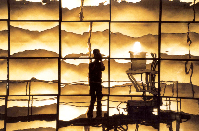 Auf diesem Bild spiegelt sich der Fotograf in den riesigen Spiegeln eines Solar-Kraftwerks. 
Bild: DLR 