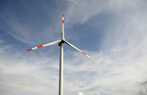 Erneuerbaren Energien wie der Windkraft gehört die Zukunft. 
Bild: BMU (T. Härtrich)